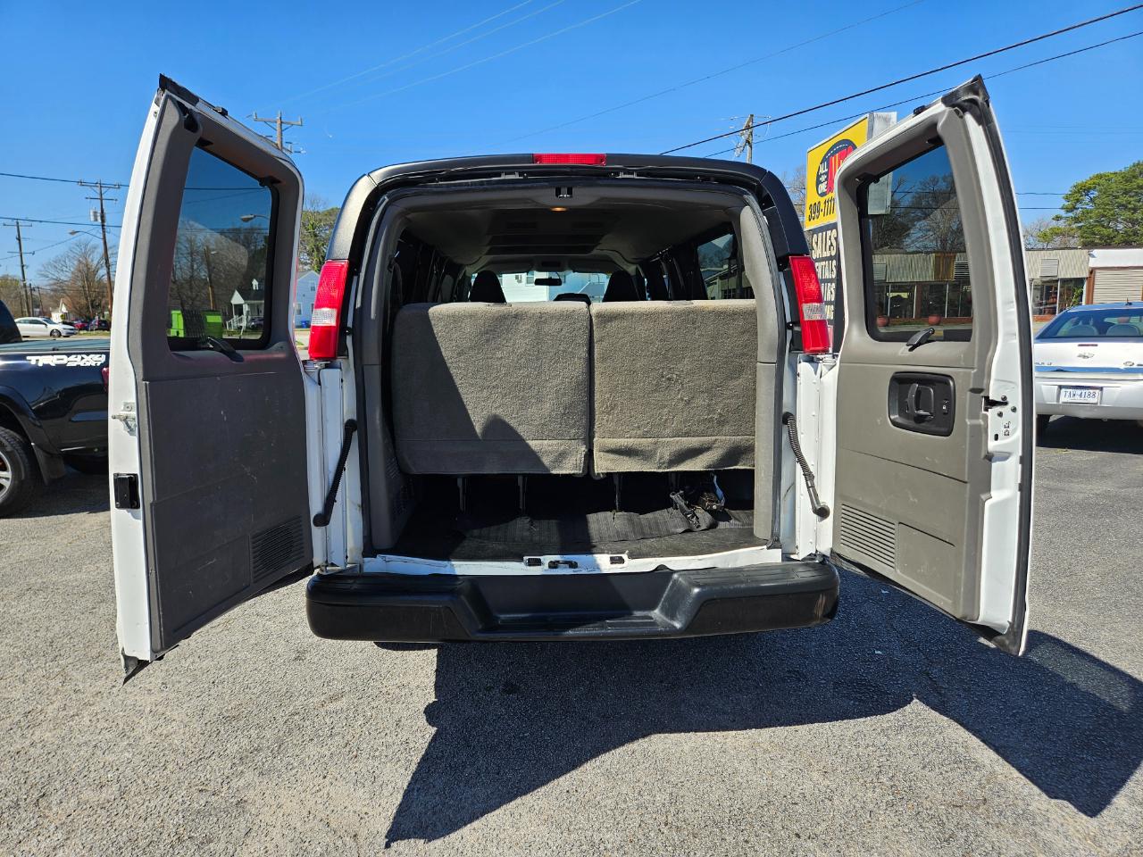 Chevrolet Express Passenger RWD 3500 155" LS 2019