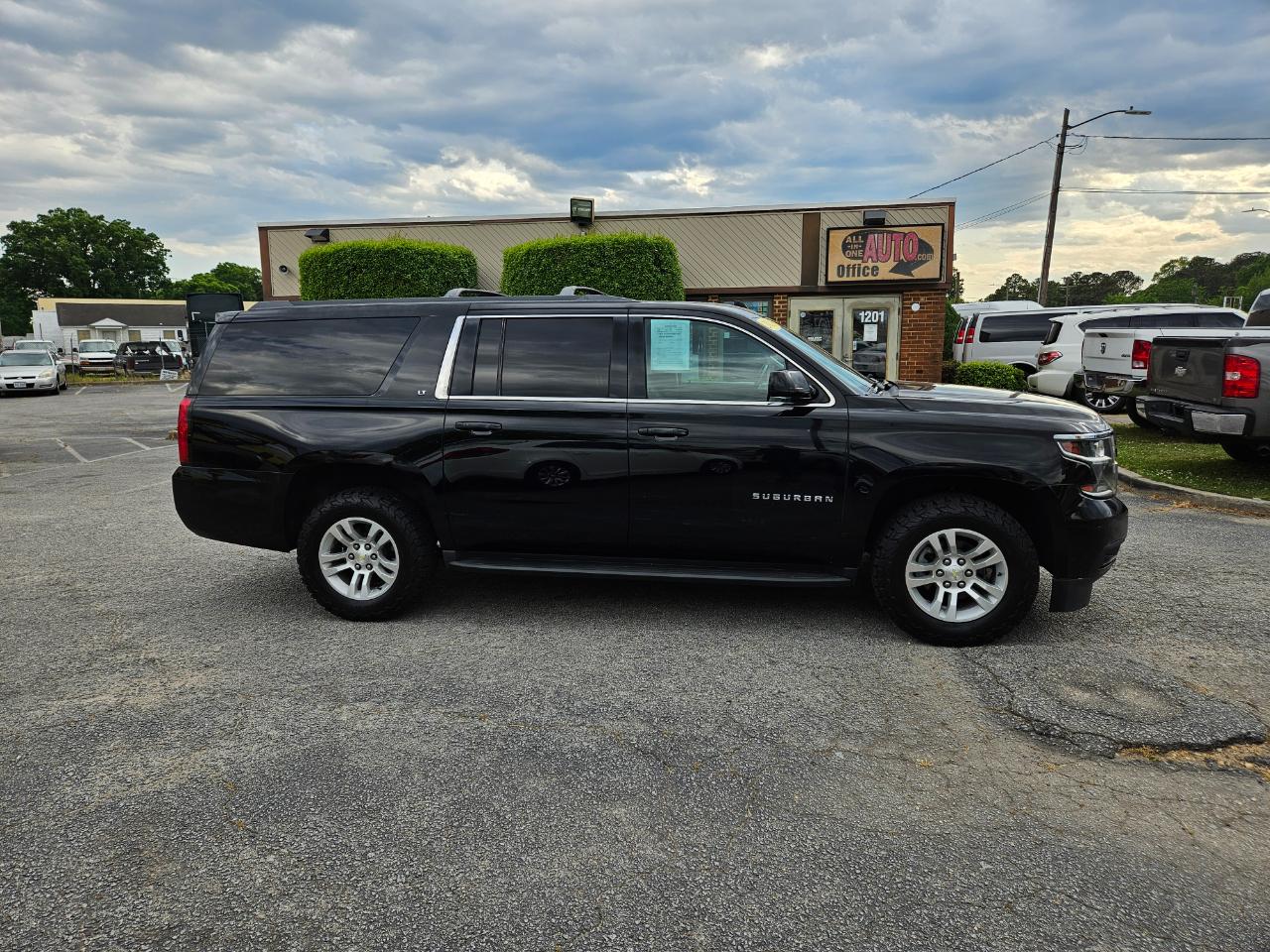 Chevrolet Suburban 4WD 4dr LT 2015