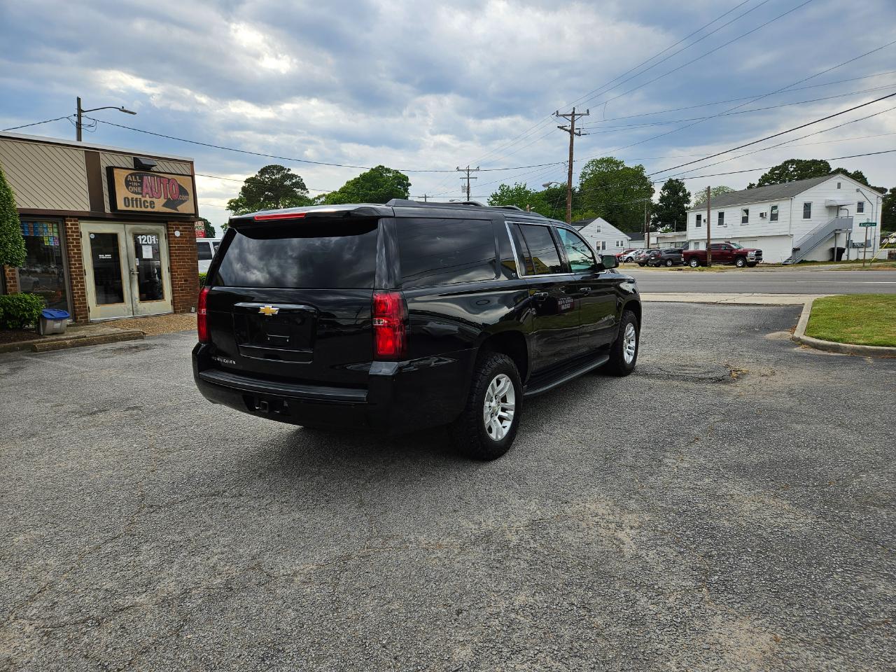 Chevrolet Suburban 4WD 4dr LT 2015