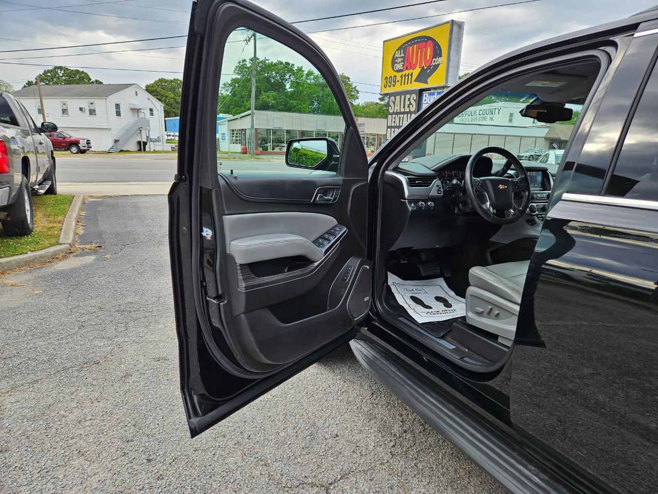 Chevrolet Suburban 4WD 4dr LT 2015