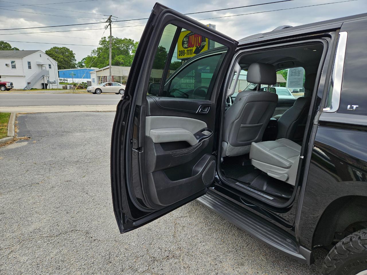 Chevrolet Suburban 4WD 4dr LT 2015