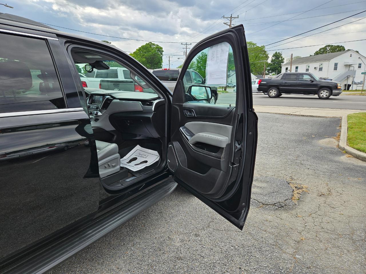 Chevrolet Suburban 4WD 4dr LT 2015
