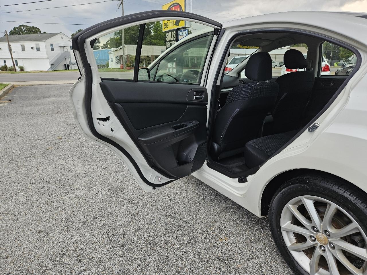 Subaru Impreza Sedan 4dr Auto 2.0i Premium 2014
