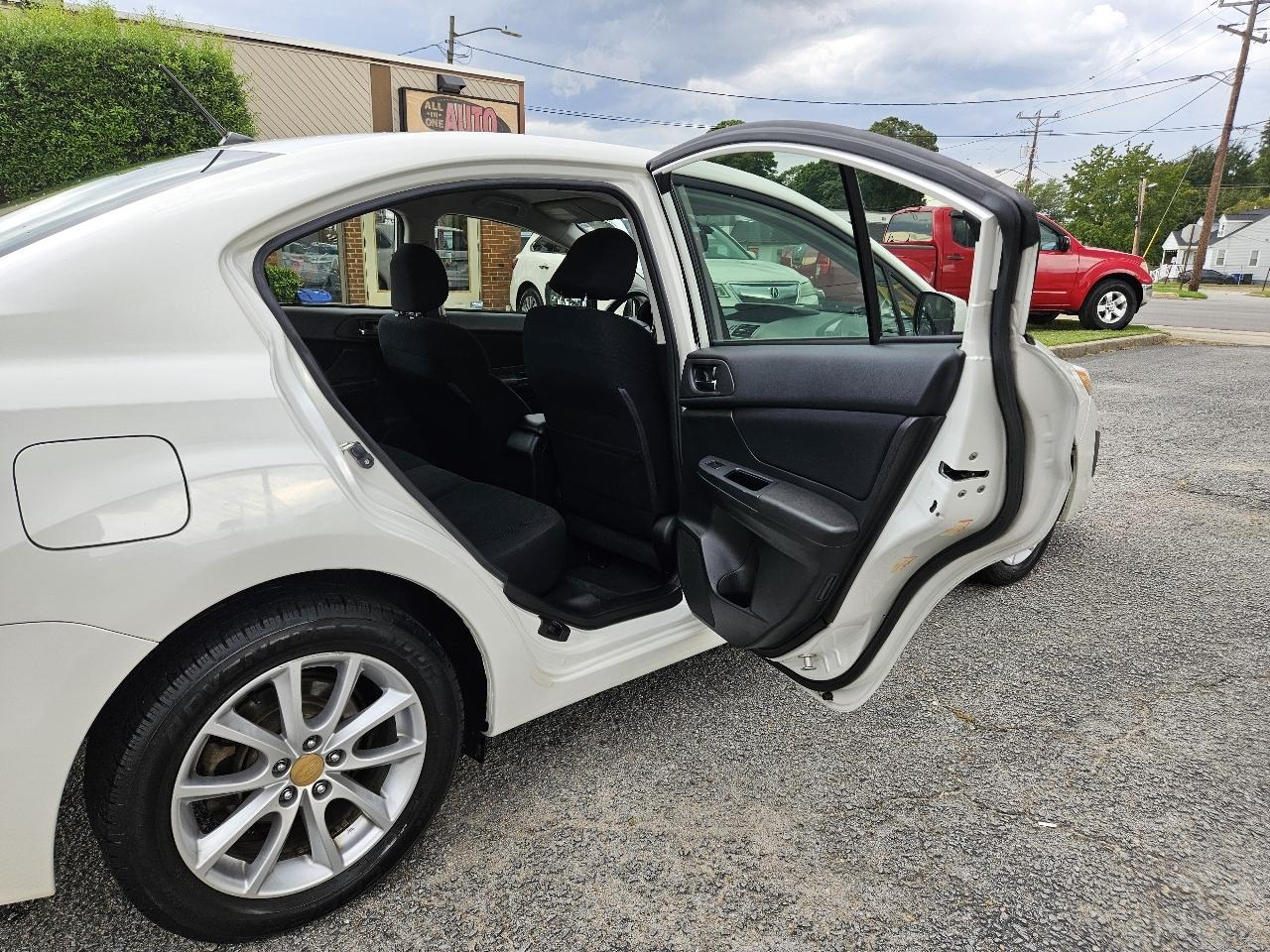 Subaru Impreza Sedan 4dr Auto 2.0i Premium 2014