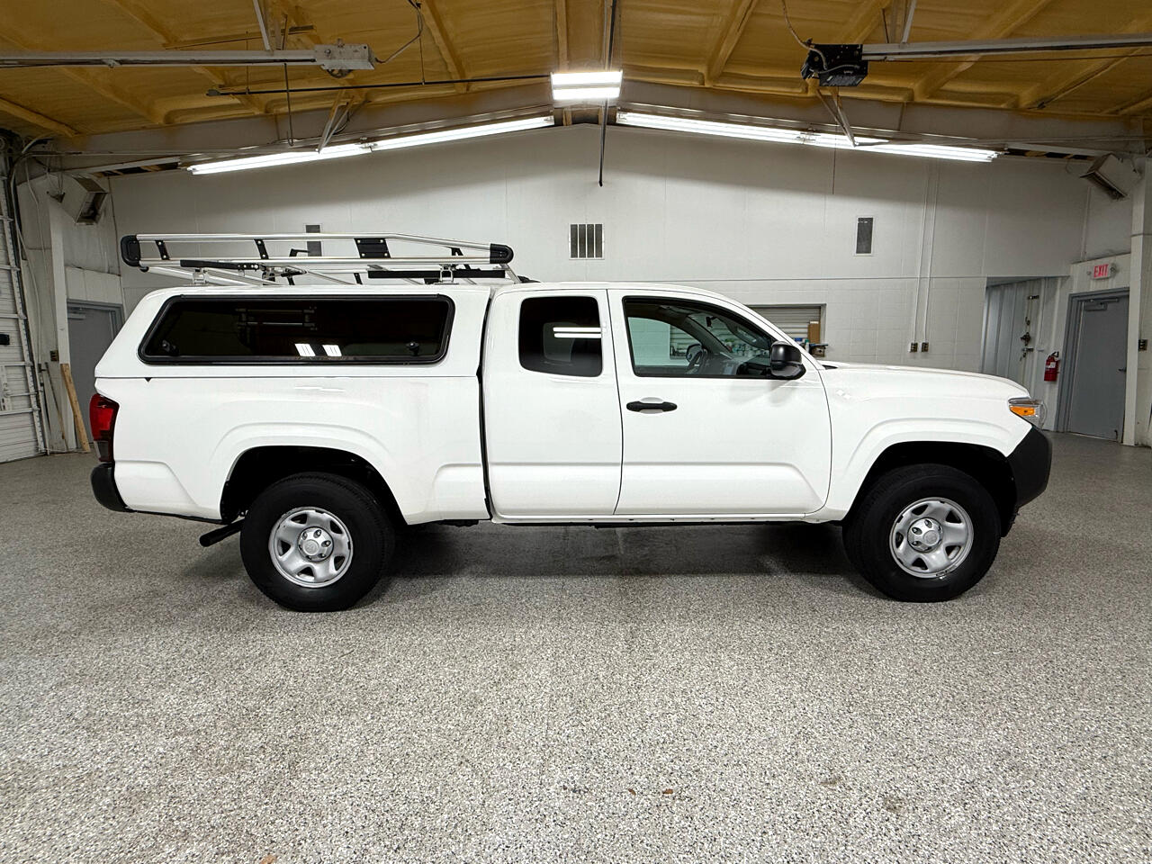 2022 Toyota Tacoma SR5 Access Cab photo 5