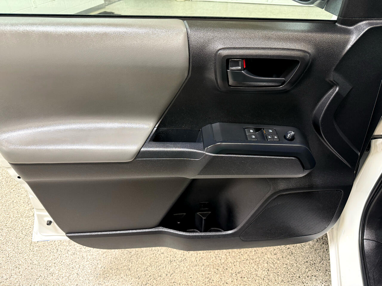 2022 Toyota Tacoma SR5 Access Cab photo 10