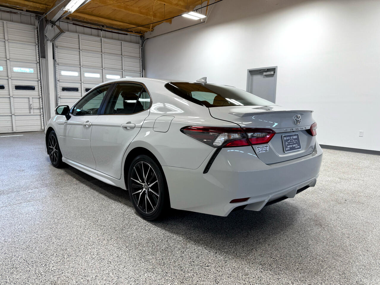 2023 Toyota Camry SE photo 2