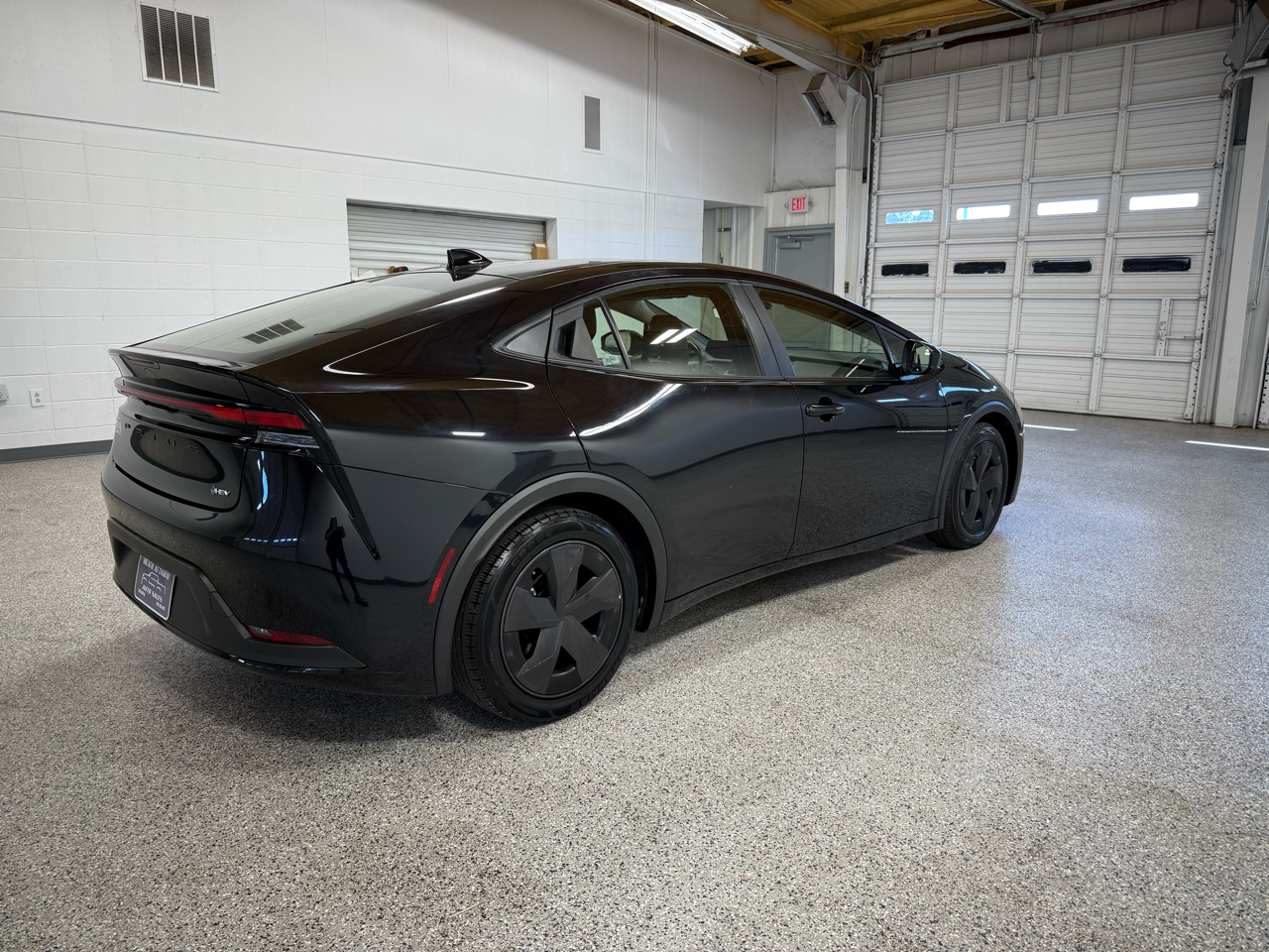 2023 Toyota Prius LE photo 2