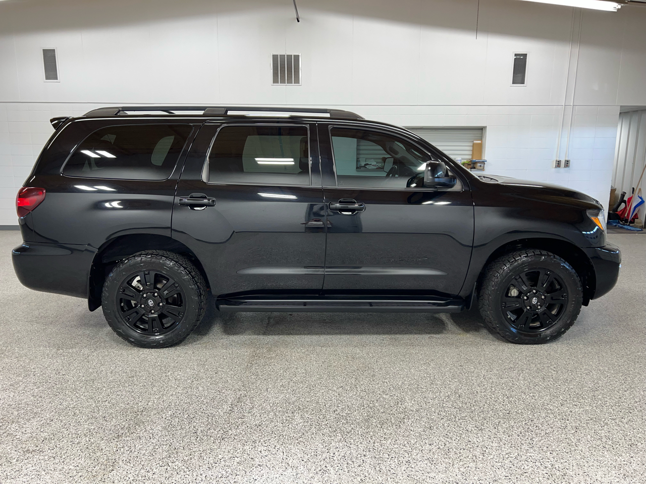 2019 Toyota Sequoia SR5 photo 5