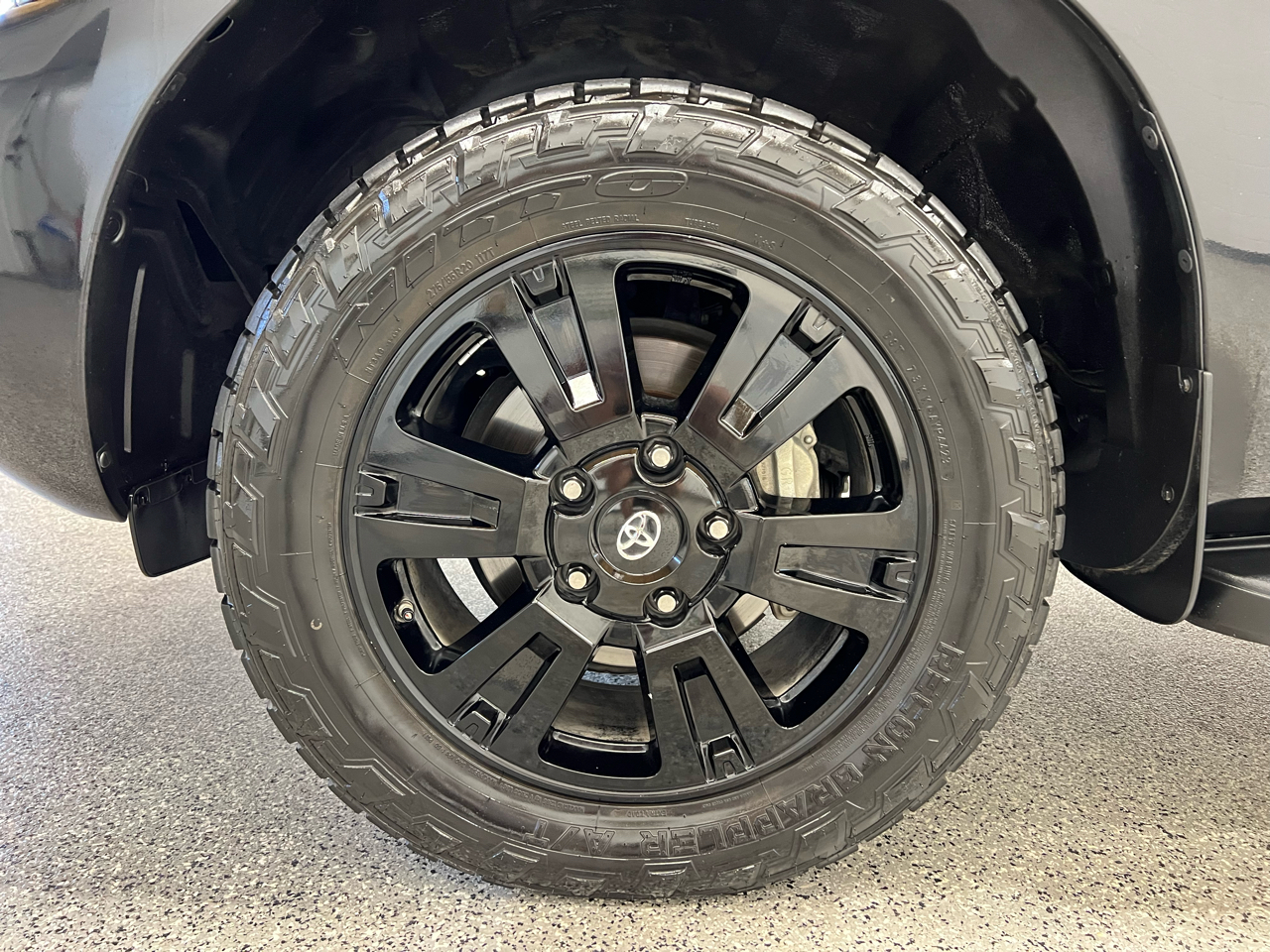 2019 Toyota Sequoia SR5 photo 9