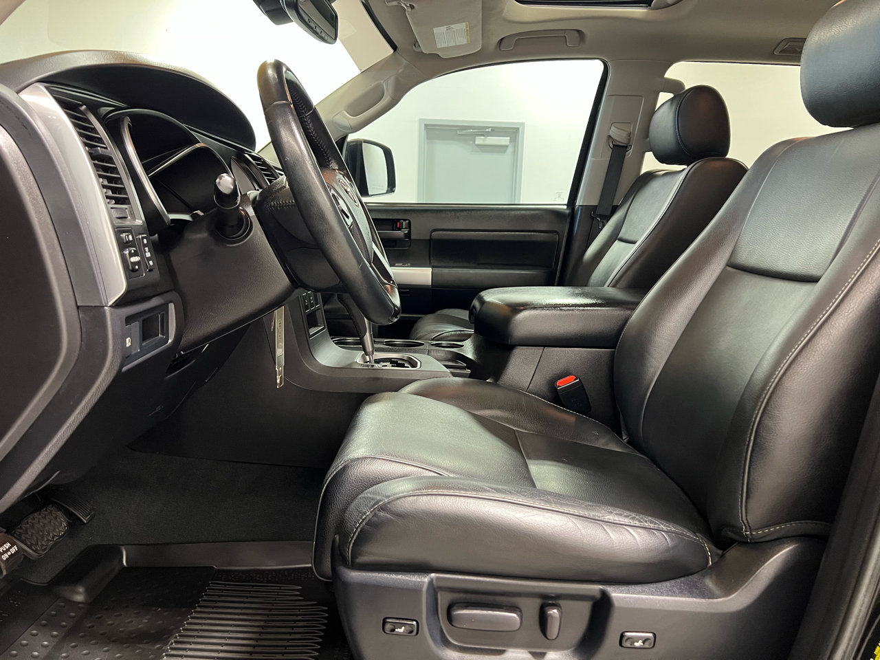 2019 Toyota Sequoia SR5 photo 10
