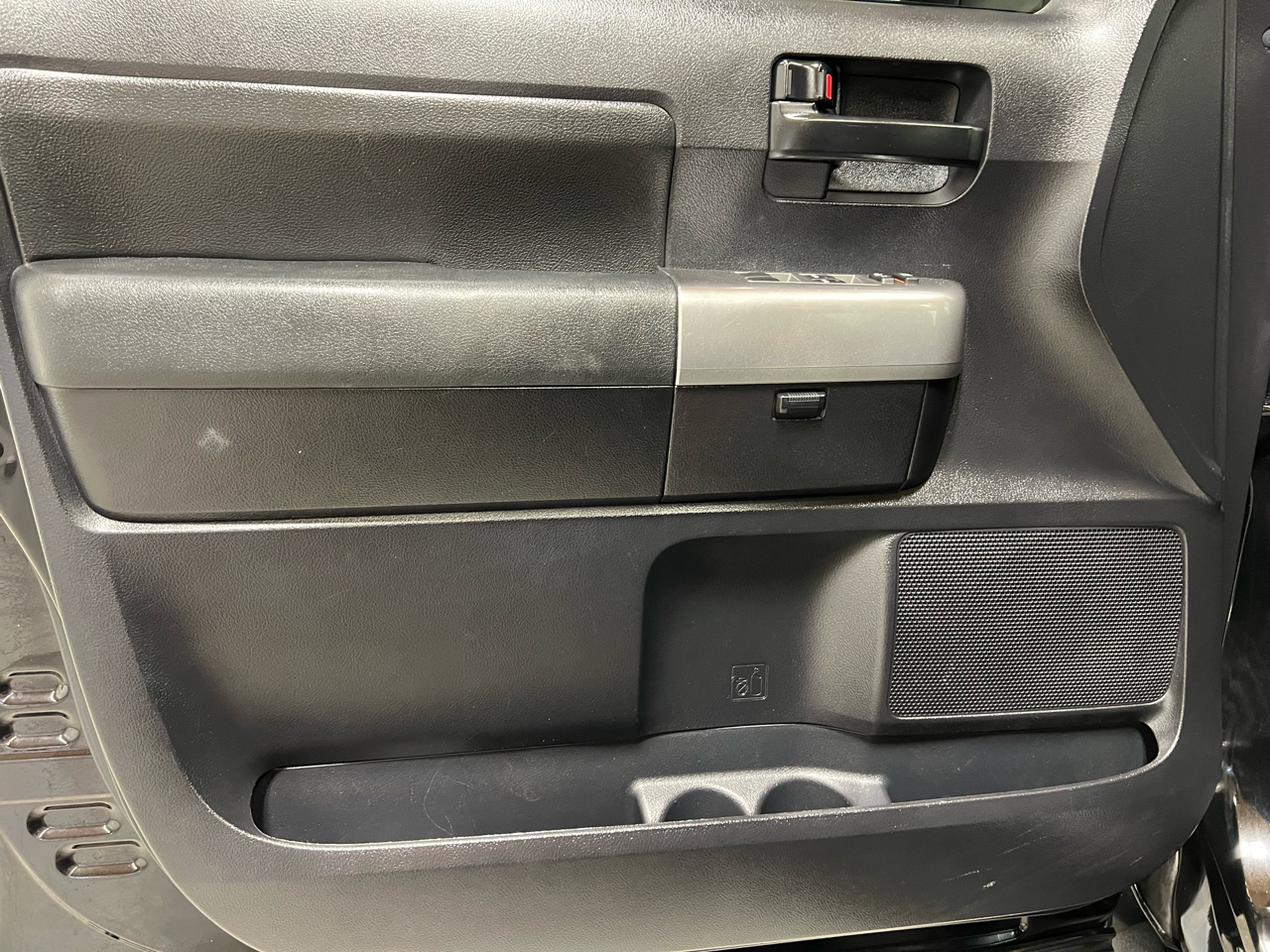 2019 Toyota Sequoia SR5 photo 11