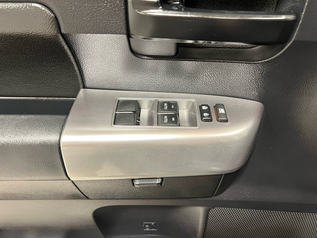 2019 Toyota Sequoia SR5 photo 12