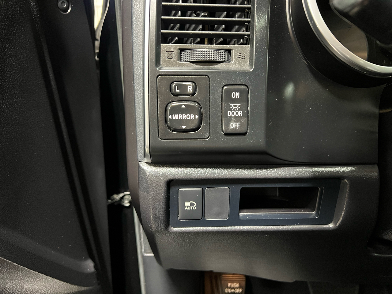 2019 Toyota Sequoia SR5 photo 13