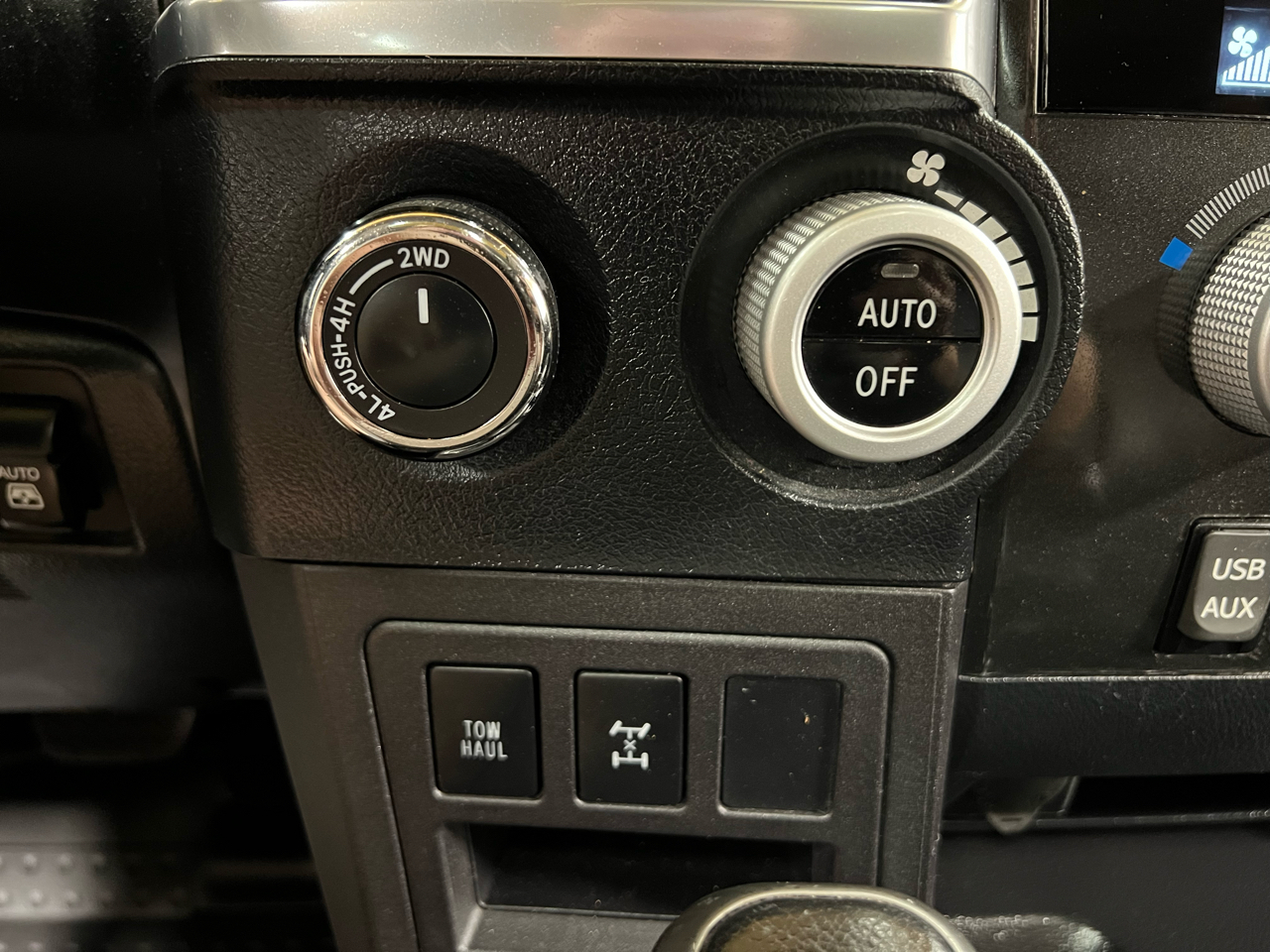 2019 Toyota Sequoia SR5 photo 20