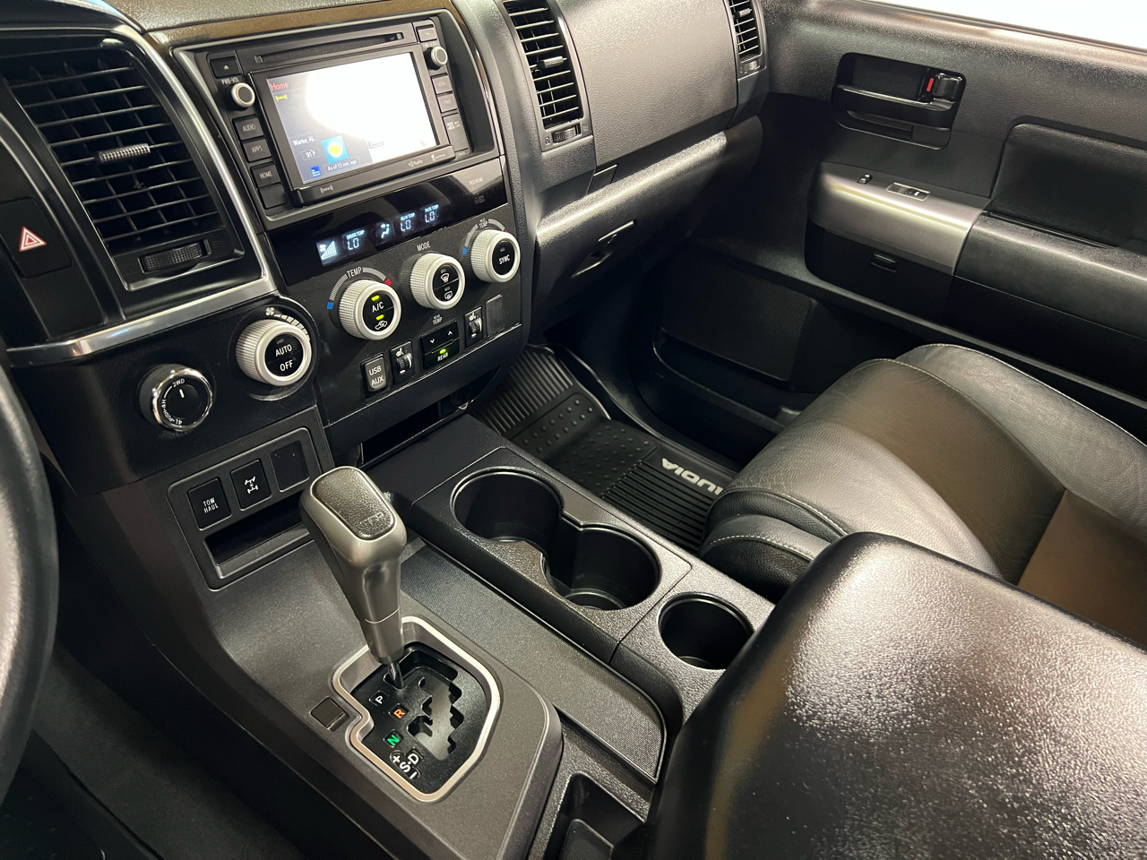 2019 Toyota Sequoia SR5 photo 21