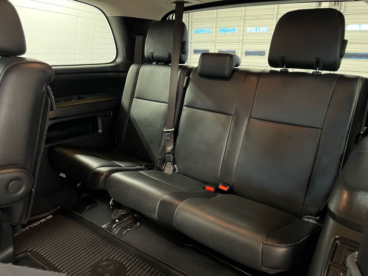 2019 Toyota Sequoia SR5 photo 25