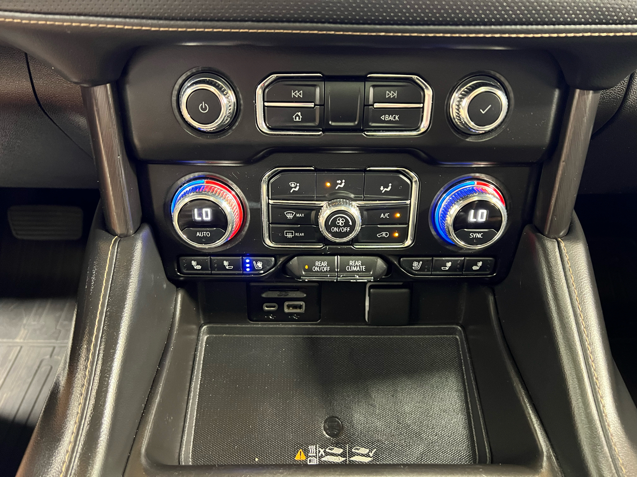 2021 Gmc Yukon AT4 photo 18