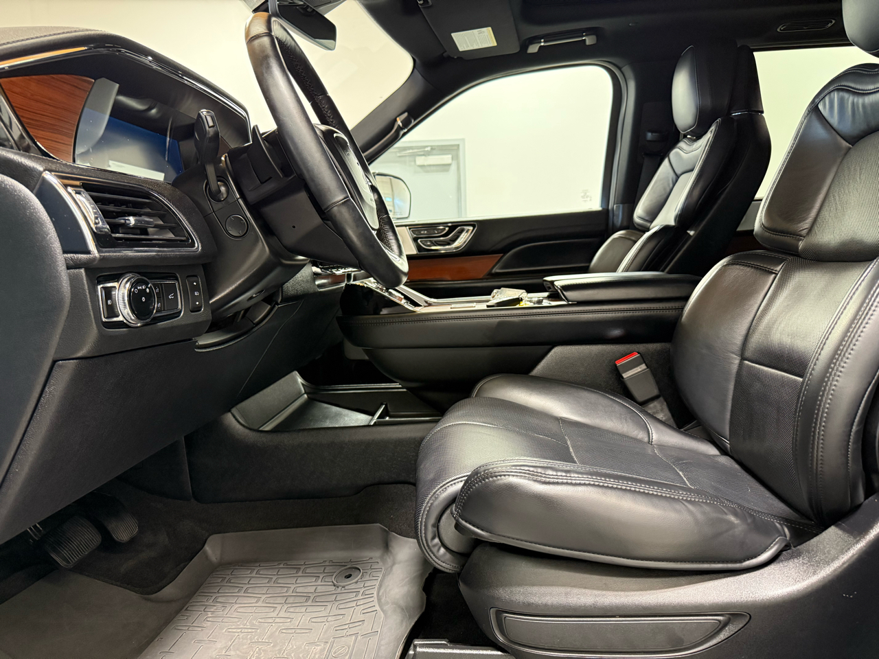 2020 Lincoln Navigator L Reserve photo 11