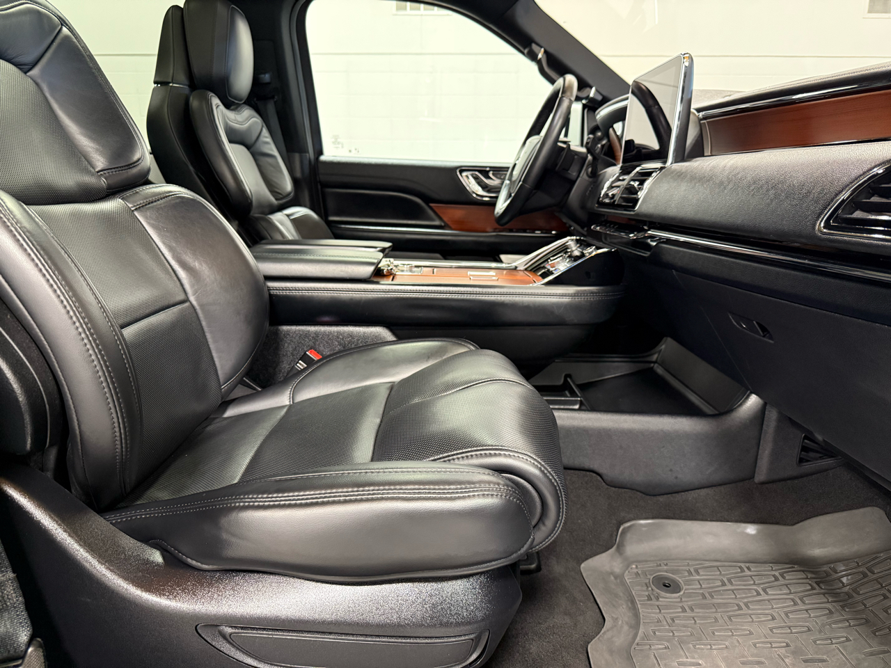 2020 Lincoln Navigator L Reserve photo 21