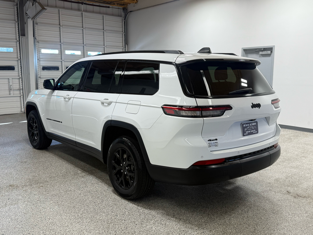 2024 Jeep Grand Cherokee Altitude photo 2