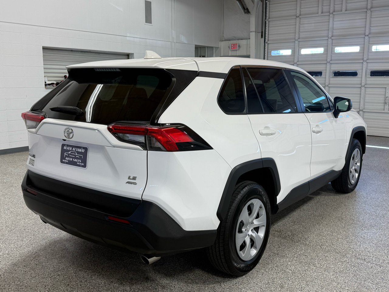 2024 Toyota RAV4 LE photo 4