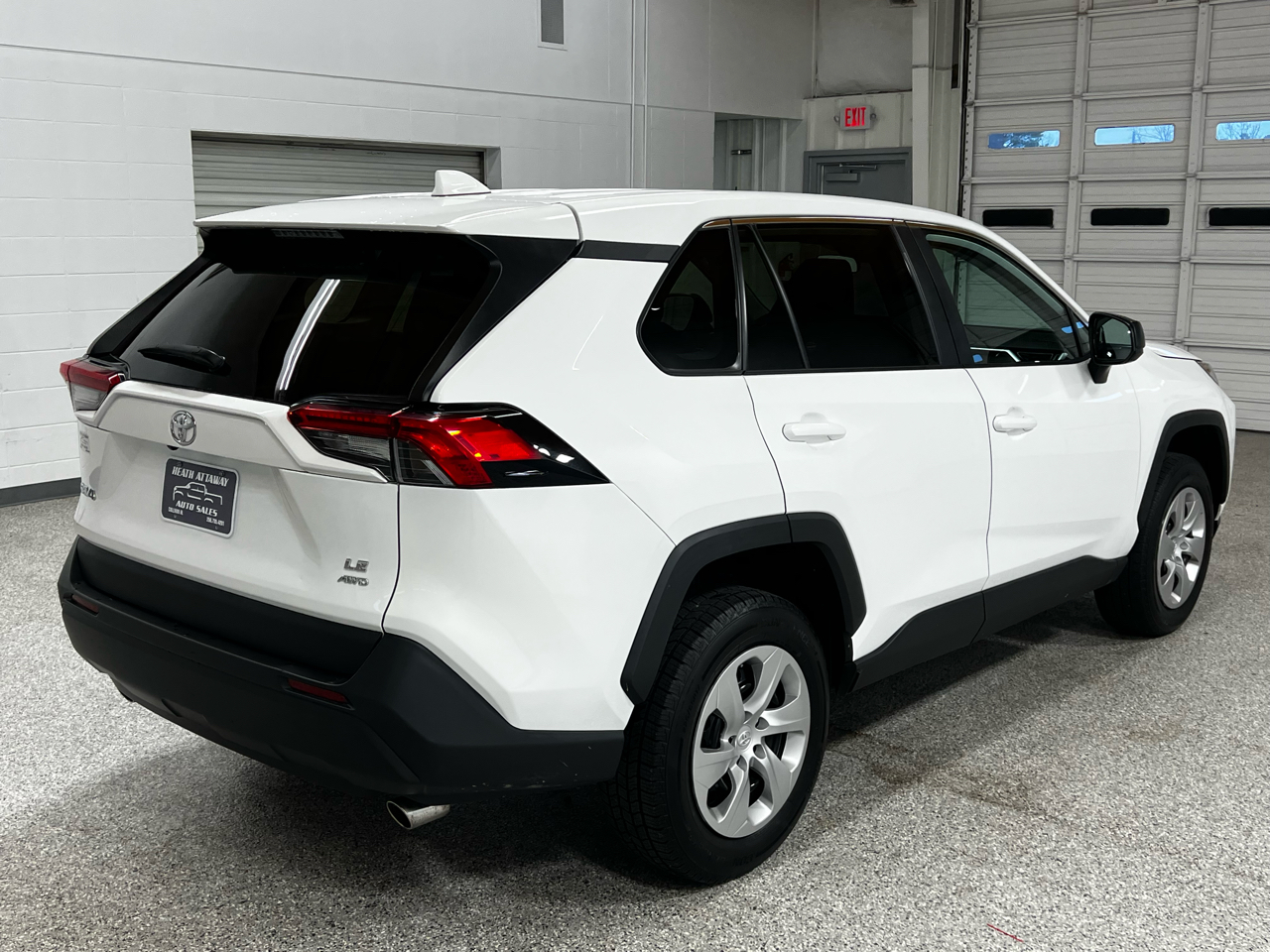 2023 Toyota RAV4 LE photo 2
