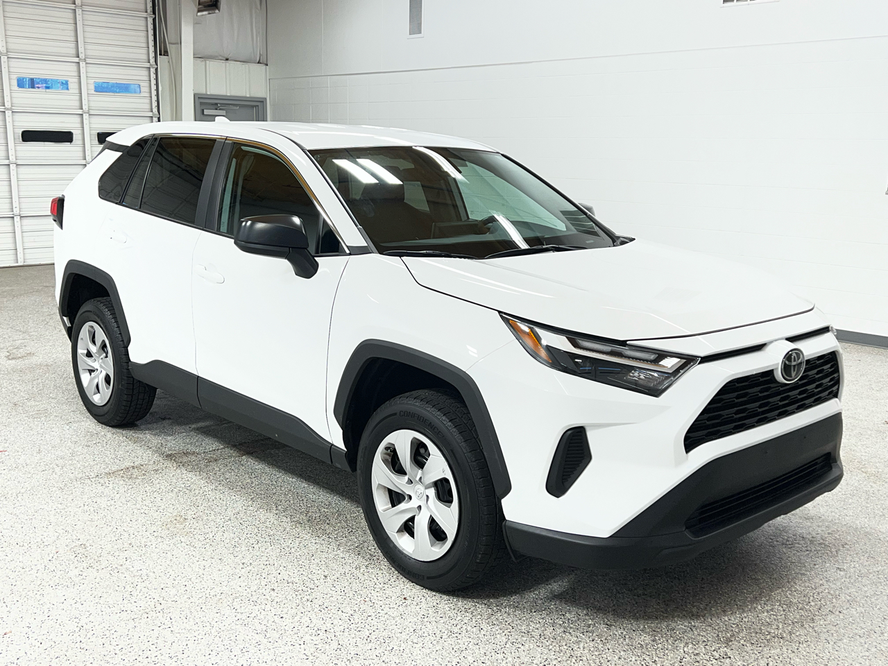 2023 Toyota RAV4 LE photo 4