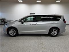 2023 Chrysler Voyager 