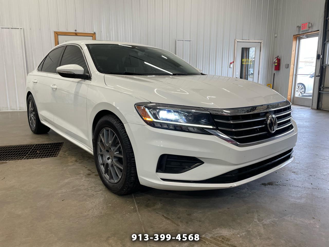2021 Volkswagen Passat SE's photo