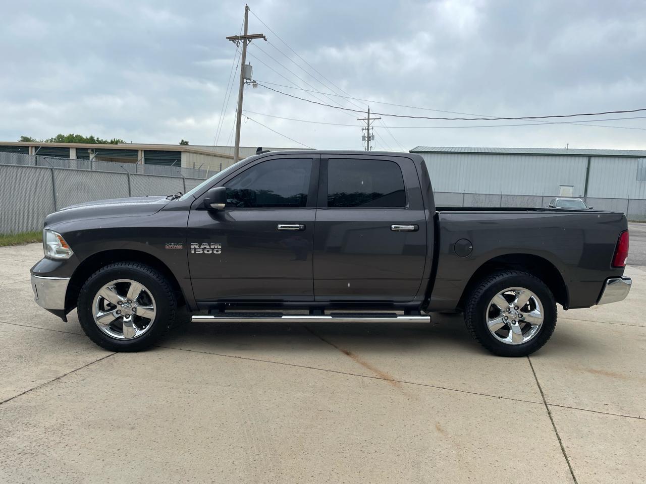 RAM 1500 SLT Crew Cab SWB 4WD 2017