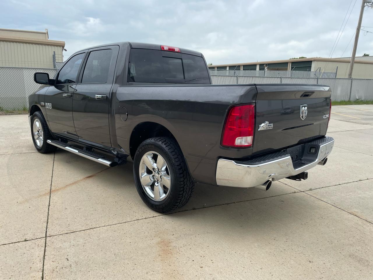 RAM 1500 SLT Crew Cab SWB 4WD 2017