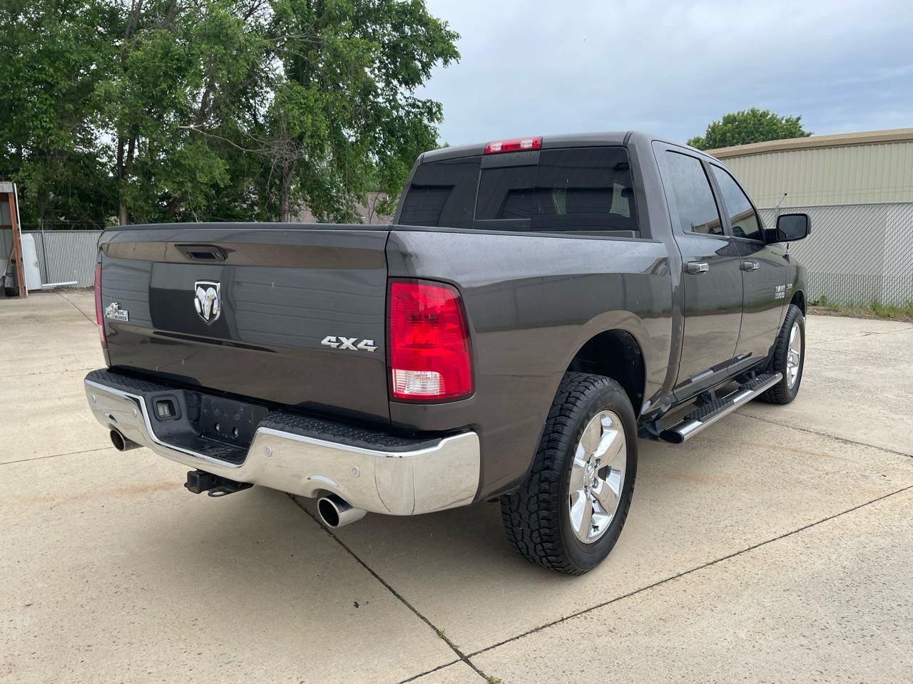RAM 1500 SLT Crew Cab SWB 4WD 2017