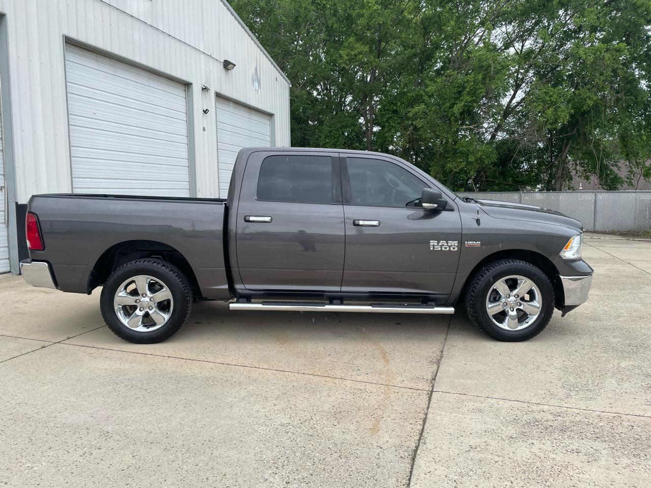 RAM 1500 SLT Crew Cab SWB 4WD 2017
