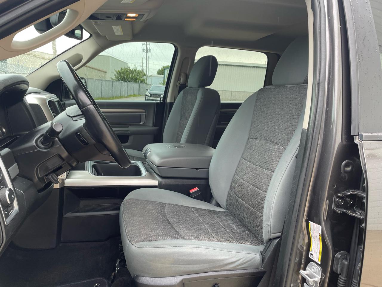 RAM 1500 SLT Crew Cab SWB 4WD 2017
