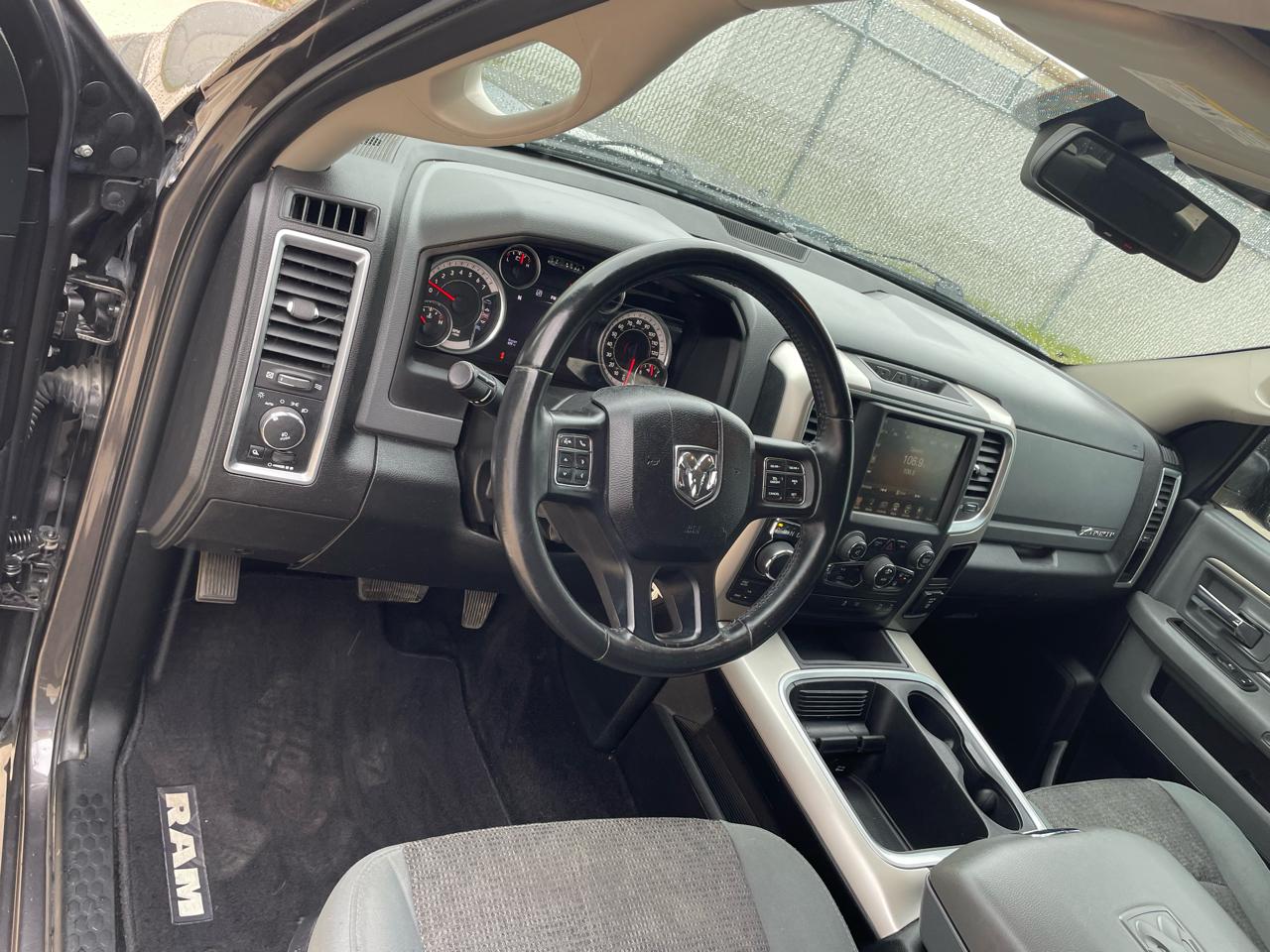 RAM 1500 SLT Crew Cab SWB 4WD 2017