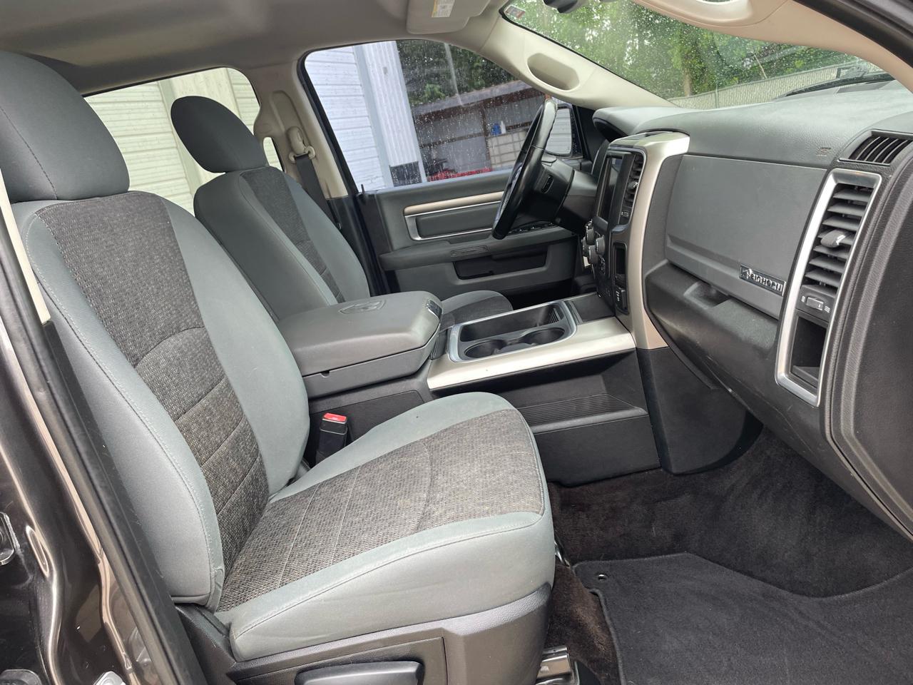 RAM 1500 SLT Crew Cab SWB 4WD 2017