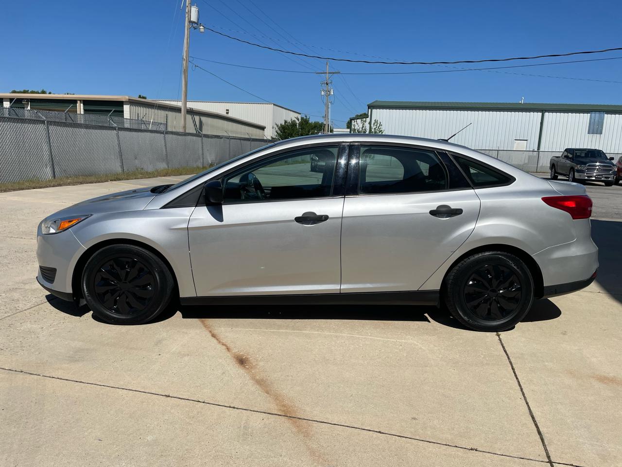 Ford Focus S Sedan 2018