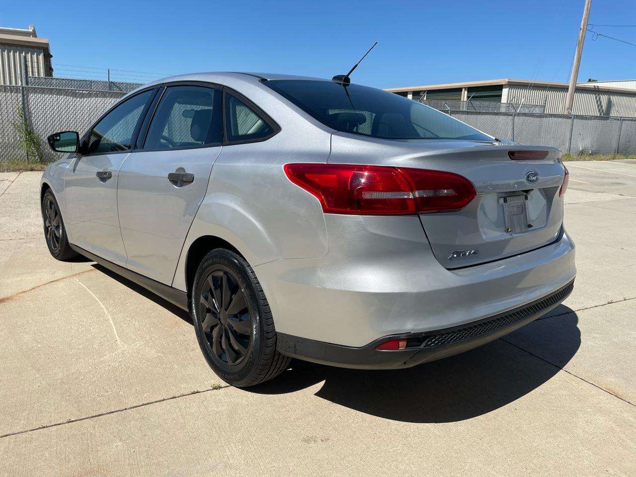 Ford Focus S Sedan 2018
