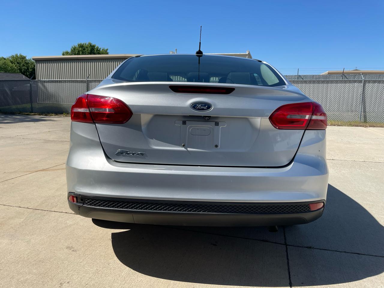 Ford Focus S Sedan 2018