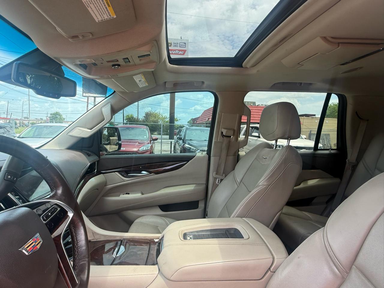 Cadillac Escalade Luxury 4WD 2016