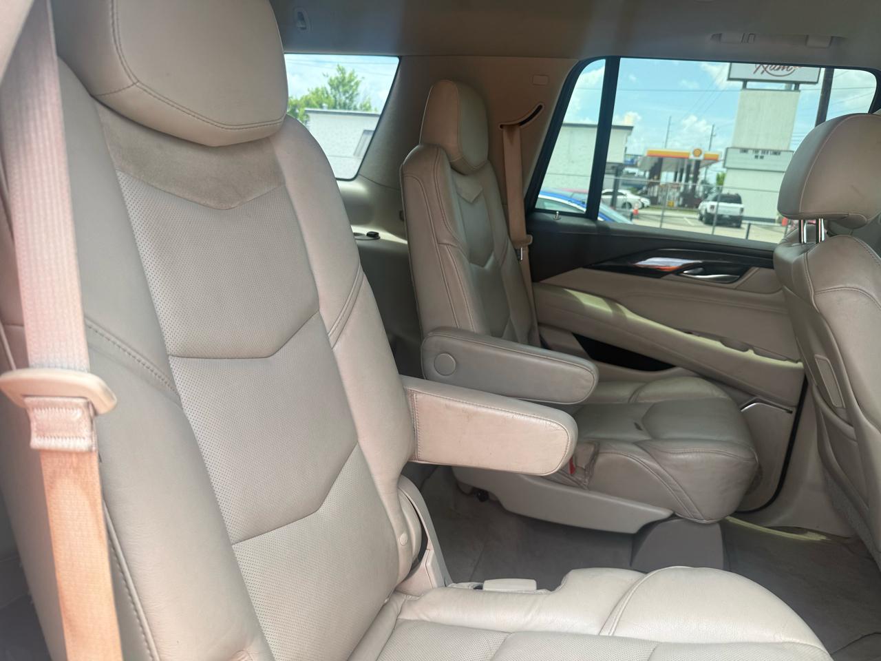 Cadillac Escalade Luxury 4WD 2016