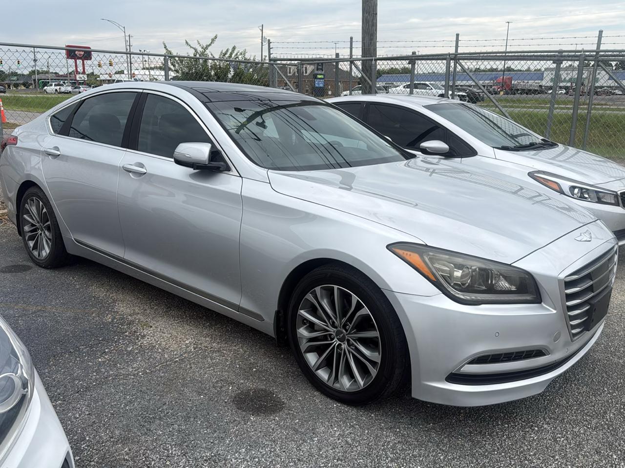Hyundai Genesis photo 2