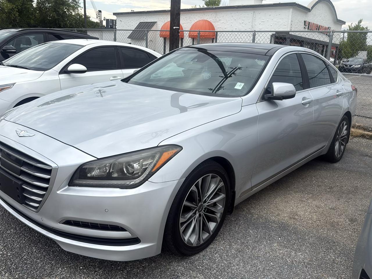 Hyundai Genesis photo 3
