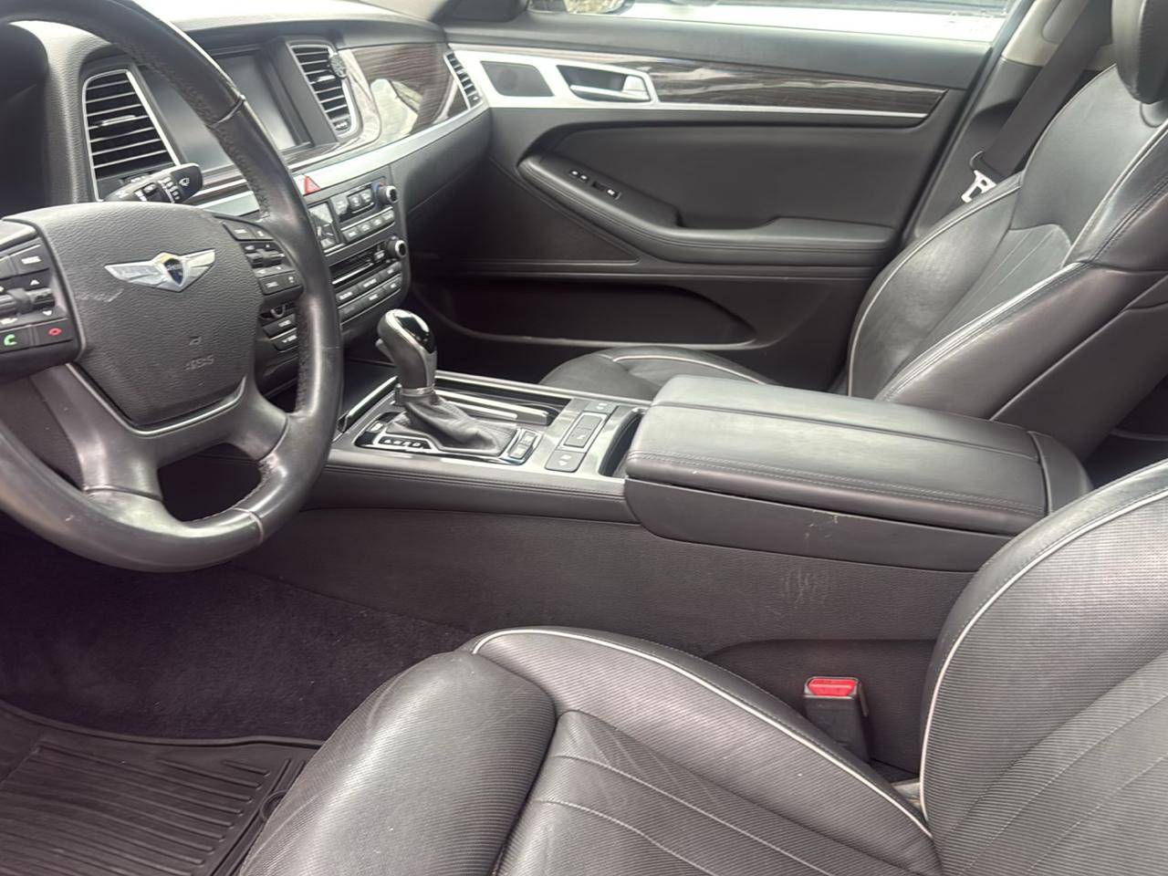 Hyundai Genesis photo 5