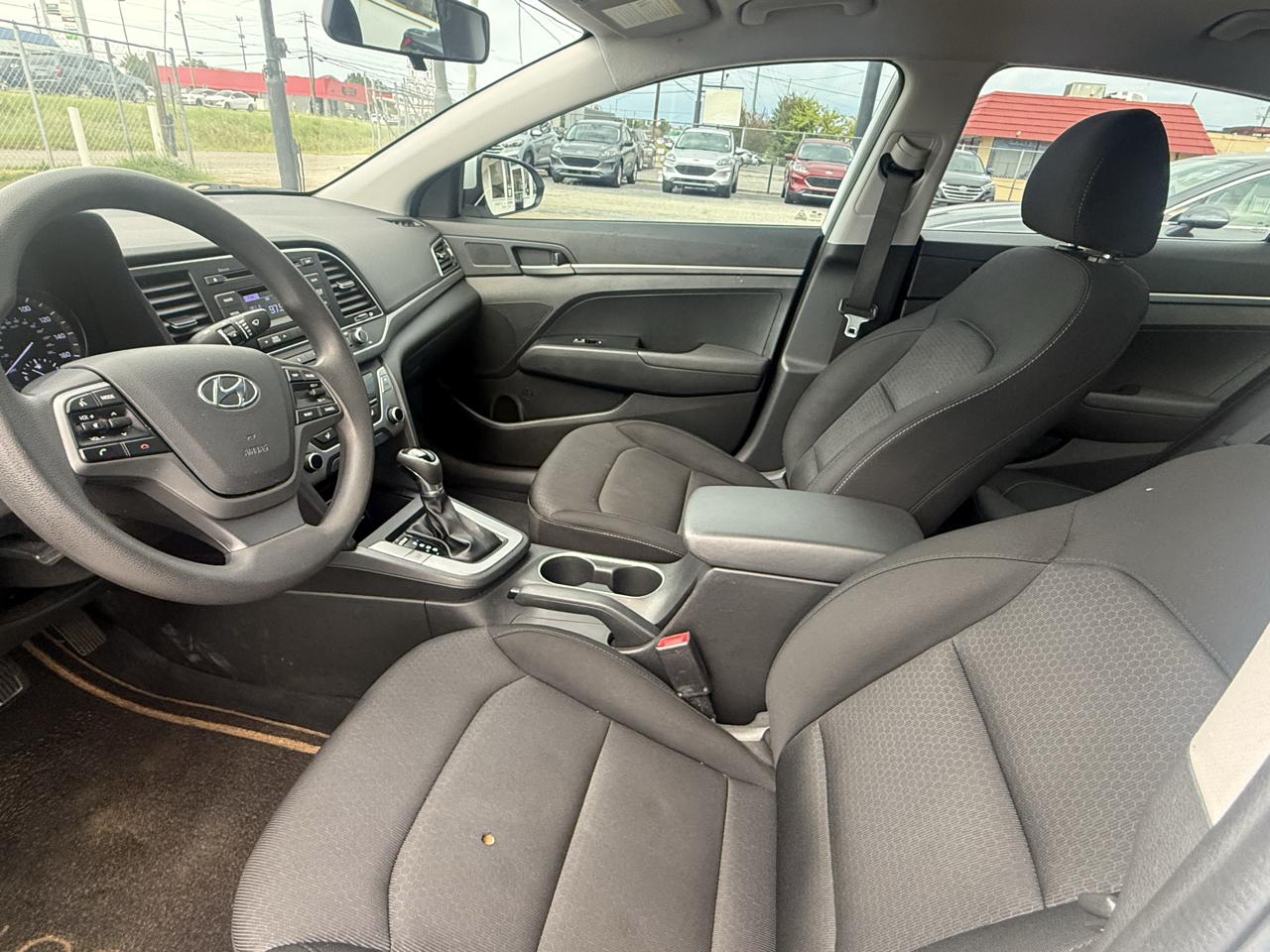 Hyundai Elantra SE 6AT 2018
