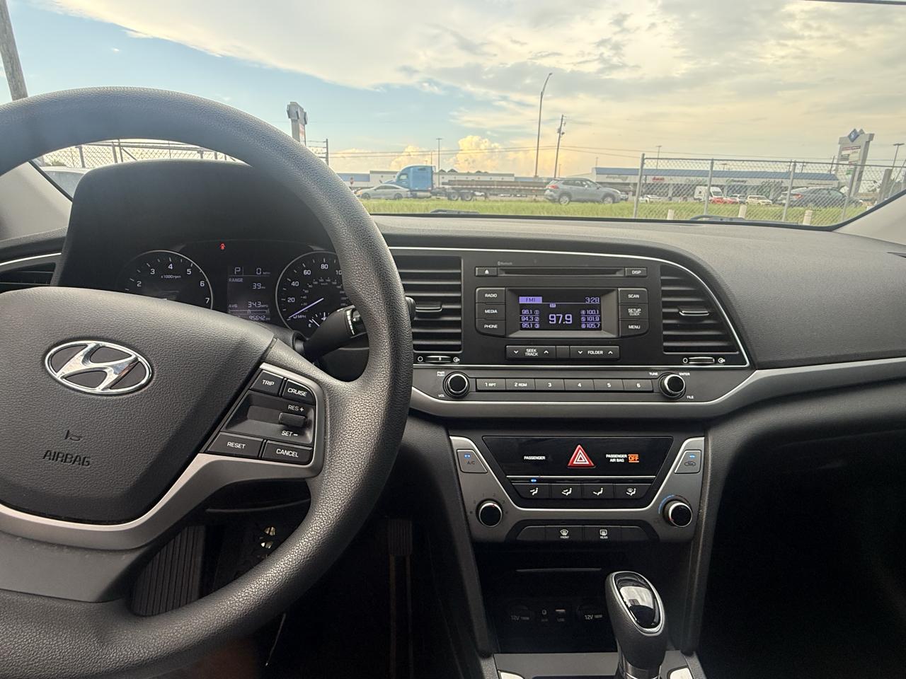Hyundai Elantra SE 6AT 2018