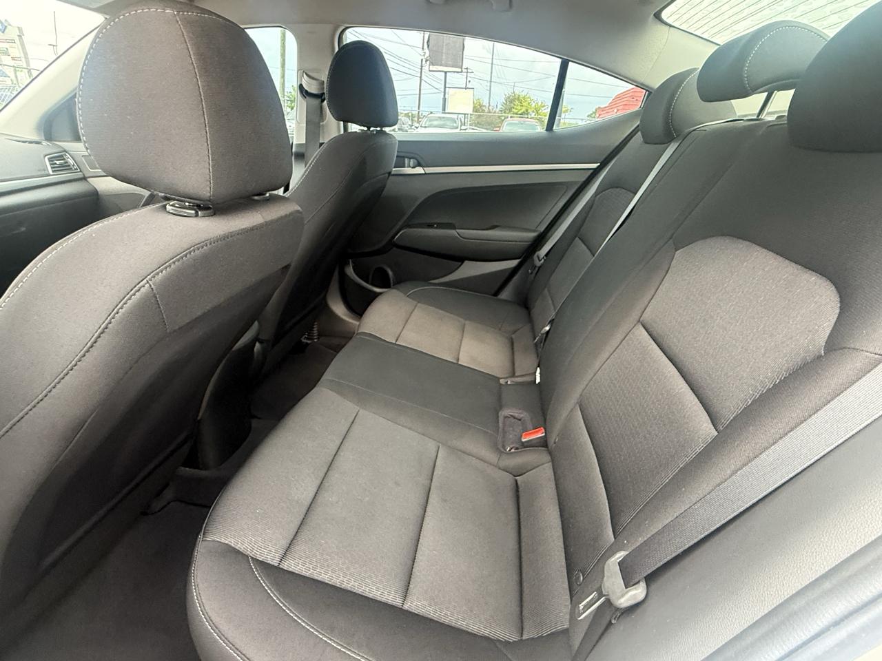 Hyundai Elantra SE 6AT 2018