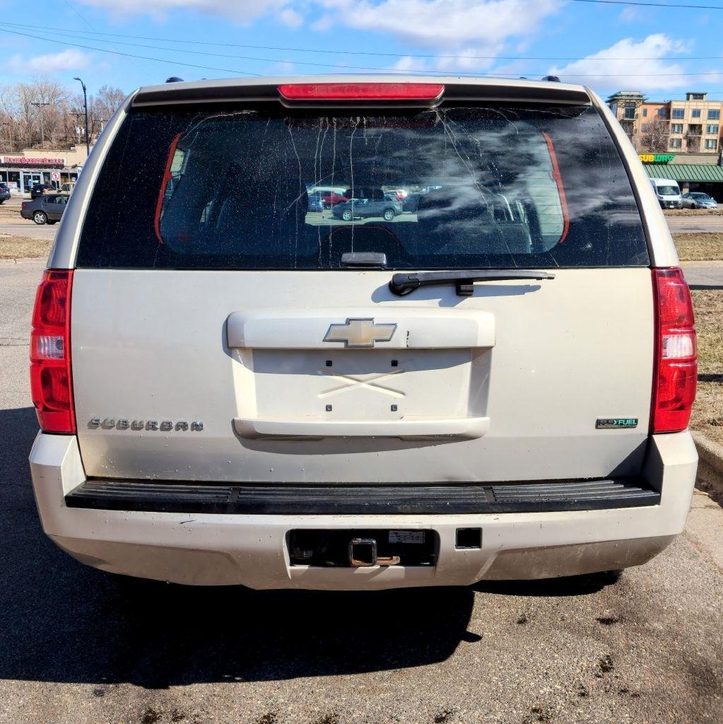 Chevrolet Suburban  2011