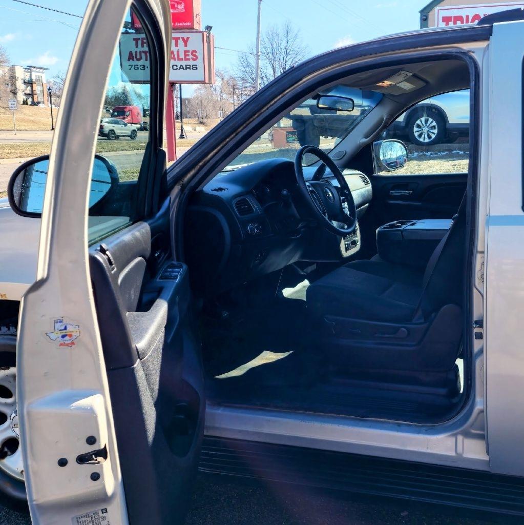 Chevrolet Suburban  2011